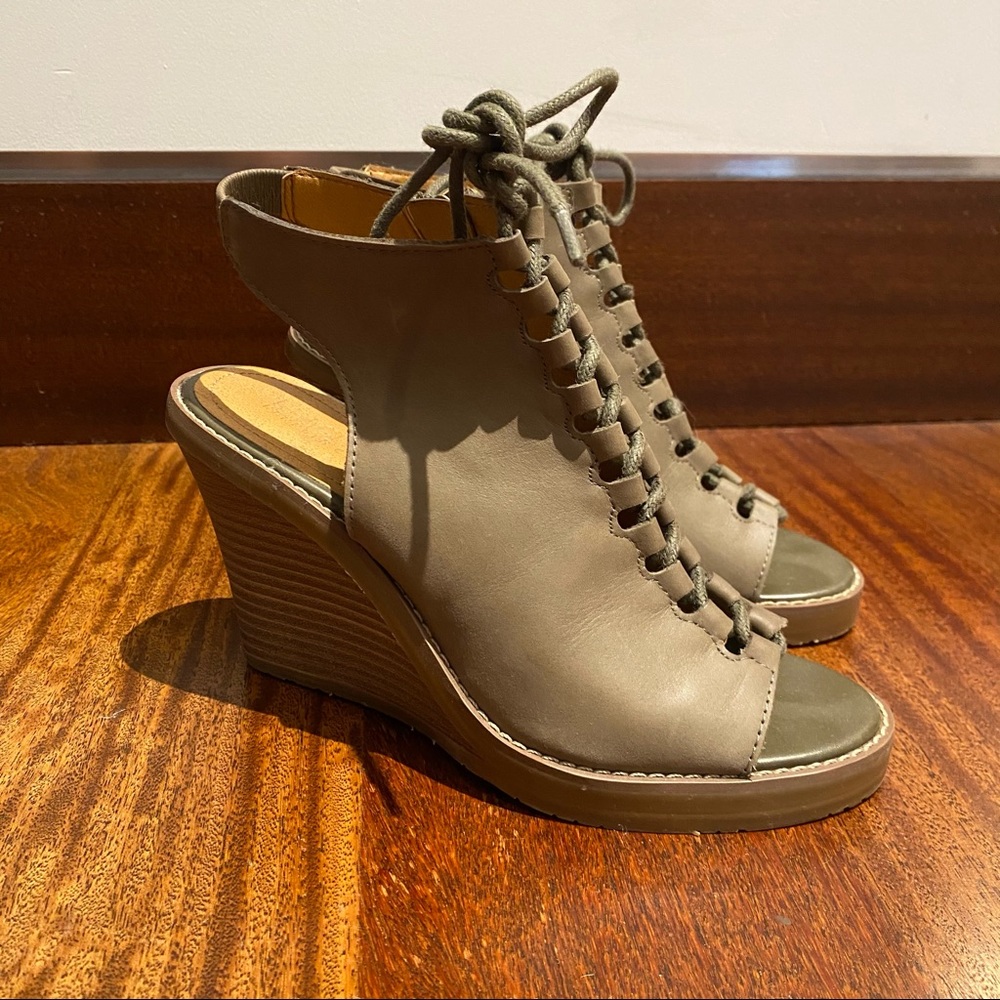Reaction Kenneth Cole wedge size 6.5